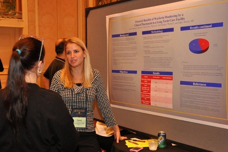 FMDA- Oct. 2011 034.jpg - 1st place poster presenter winner Carol Motycka, PharmD (right), interacting with a conference attendee at this year’s trade show.